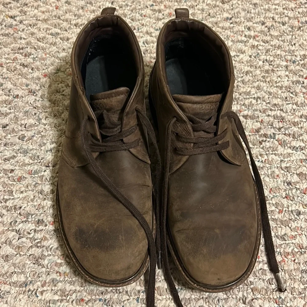 Men’s ECCO waterproof leather rubber sole chukka boots 🥾 size 10